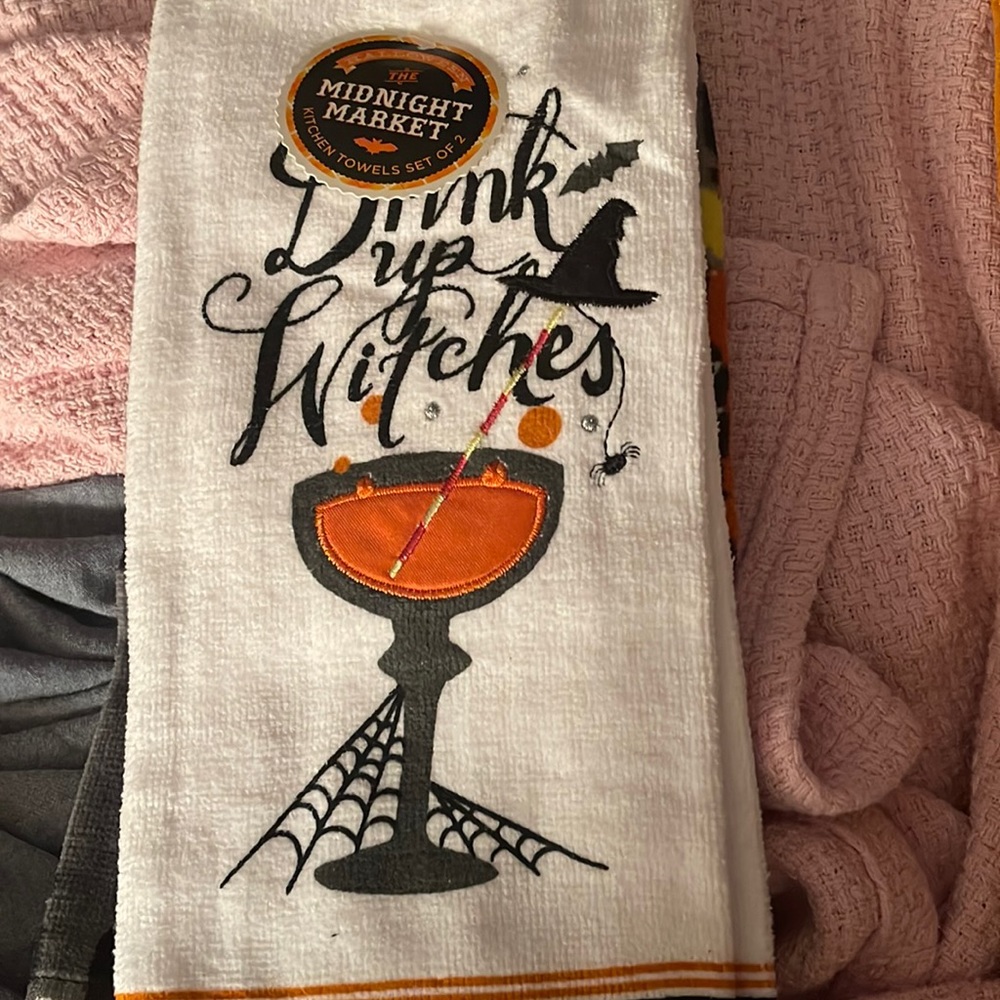 Kohl’s Halloween 2 set of kitchen designs.  Great addition to decorating